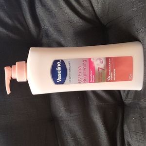 ❗️❗️SOLD❗️❗️Vaseline UV Extra Brightening Gluta Glow Lotion